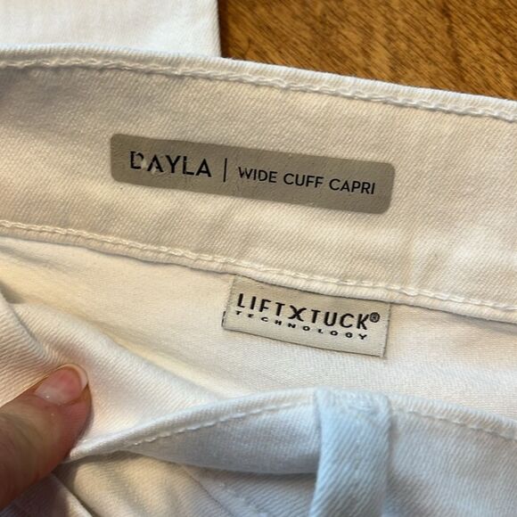 NYDJ 10 Petite White Layla Wide Cuff Capri Jeans With LiftTuck Technology - Picture 3 of 6